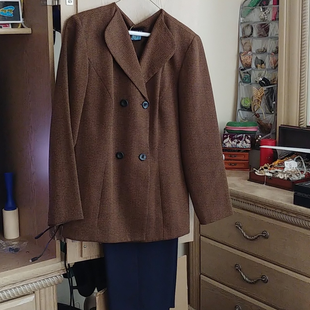 Pant suit